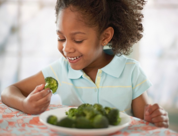 Alimentação saudável das crianças deve ser estimulada desde cedo pelos pais