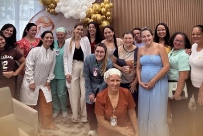 Hospital Femina reúne mães para falar sobre amamentação e doação de leite