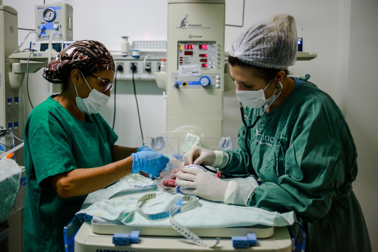 Novembro Roxo: mês de conscientização sobre a prematuridade