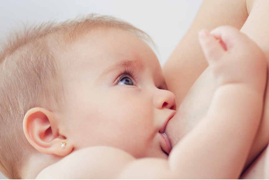 “A amamentação na prática é totalmente diferente”, alerta especialista em neonatologia