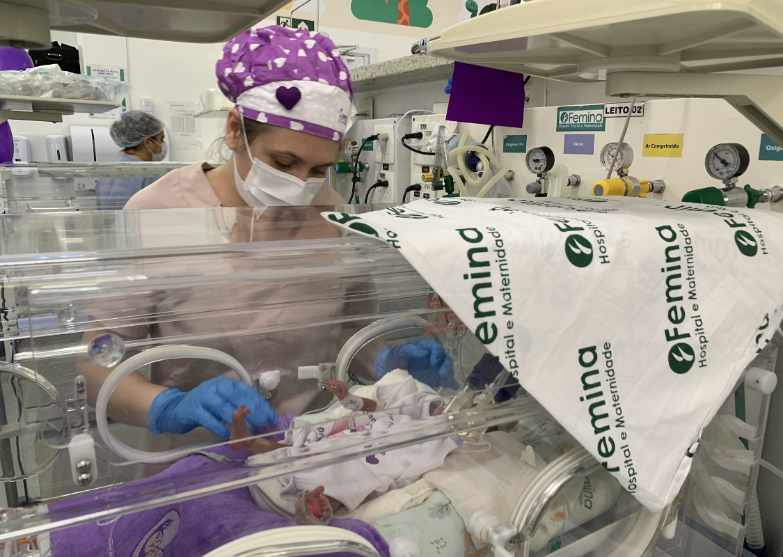 “Se existe 1% de chance do bebê resistir, vamos investir naquele 1%”, diz médica sobre prematuros